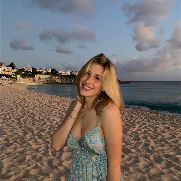 Hi I’m Sophie! FOLOW ON DEPOP @sophiedekker FOR ALL LISTINGS AND DEALS! - Picture 1 of 1